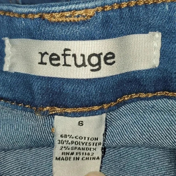 Refuge Jeans Womens Size 6 Denim 3 Button Closure High Waisted Skinny Leg - Picture 8 of 8